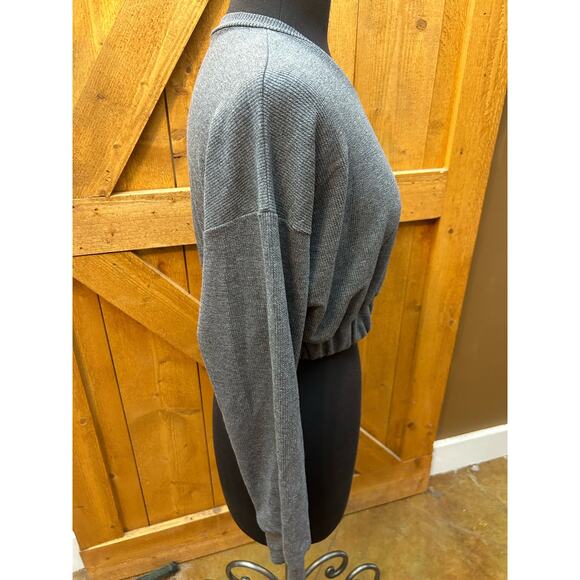 Women's Medium Gray Long Sleeve Cropped Blouse Top Medium Gray - Picture 3 of 3